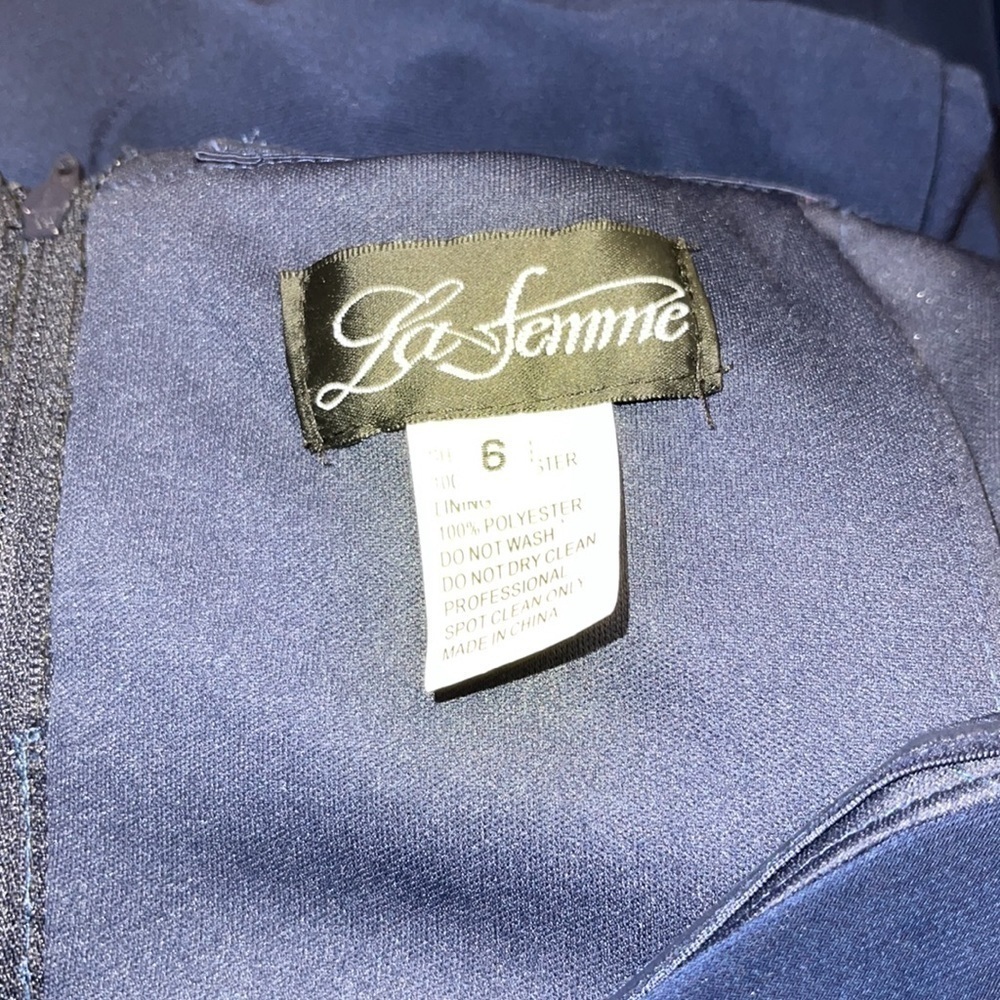 NWOT La femme Ruched Surplice Jersey Gown off shoulder size 6 navy - Picture 5 of 7